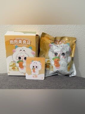 Yooki V10 Hug Gourmet Restaurant Blind Box, Confirmed Milk Yolk Ball